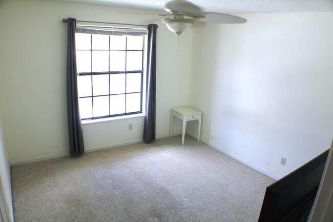 Building Photo - 1082 Keystone Dr