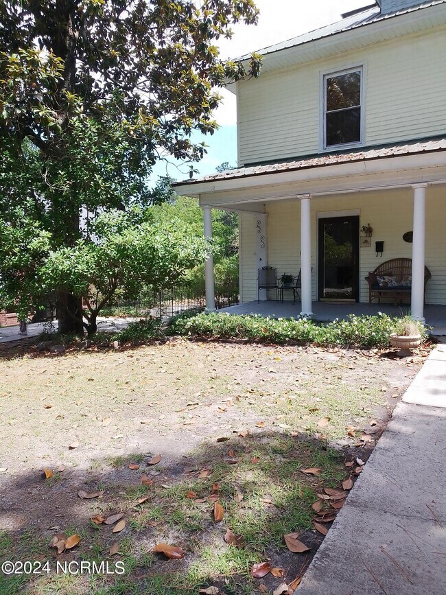 Building Photo - 407 E Main St