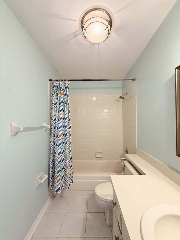 Building Photo - 1118 Hardwood Dr