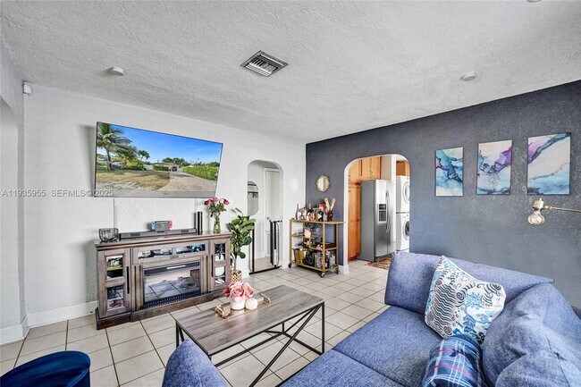 Building Photo - 2826 Dewey St