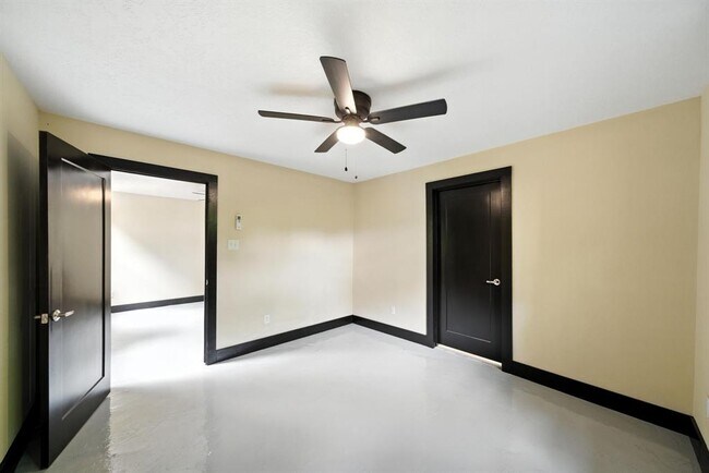 Building Photo - 811 Sul Ross St