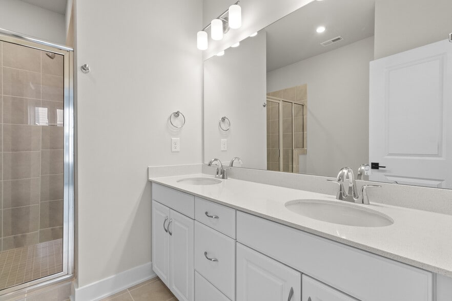 Primary Bath - 1011 Kokomo Ln