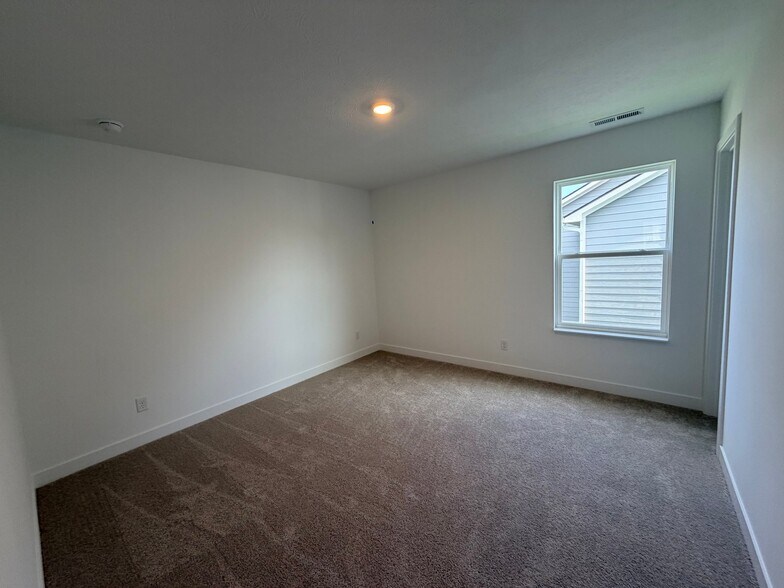 Building Photo - 436 Eisenhower St