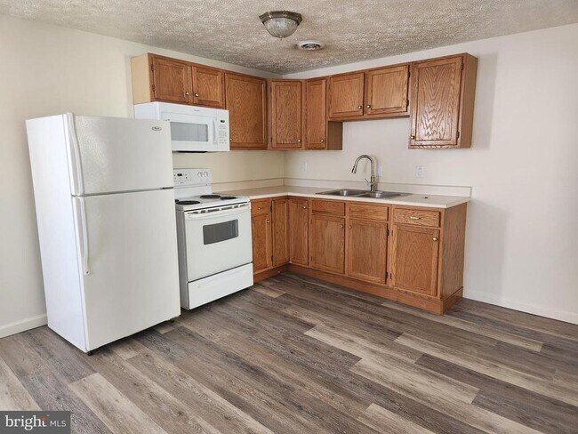 Primary Photo - 181 Armstrong St