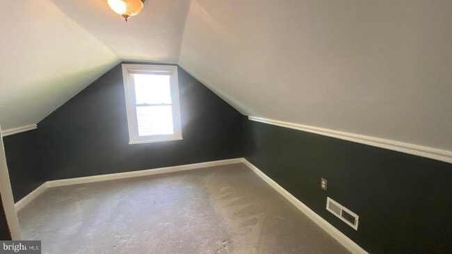 Building Photo - 417 W Maple Rd