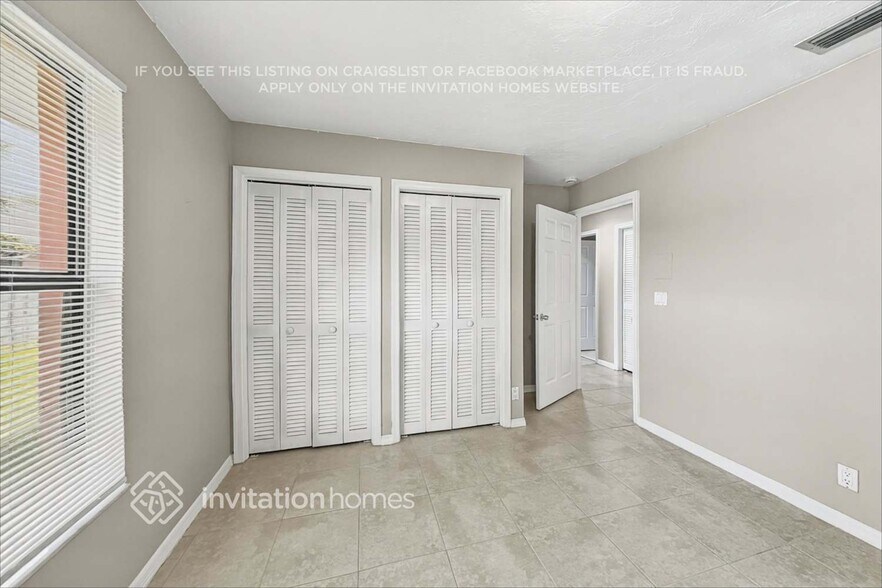 Building Photo - 13325 Kingsbury Dr