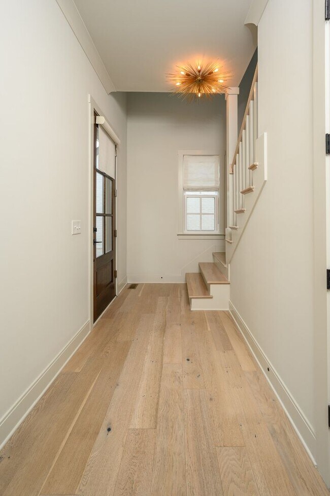 Building Photo - **LIKE-NEW, HIGH-END EXECUTIVE HOME WITH I...