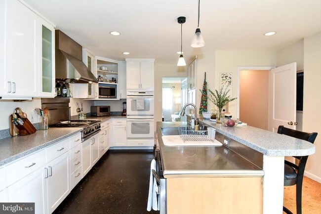 Building Photo - 6246 22nd Rd N