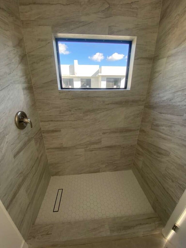 Building Photo - Elegworld 6233 NW