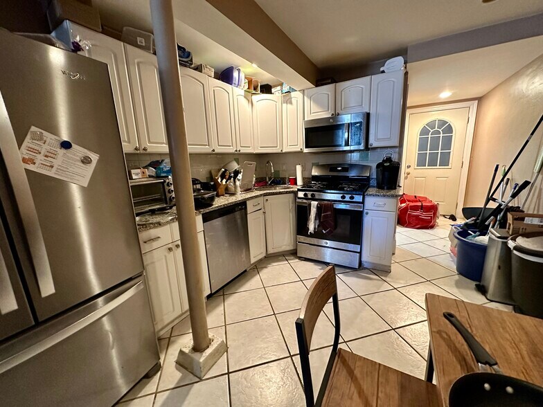 Building Photo - 10 Saint Lukes Rd