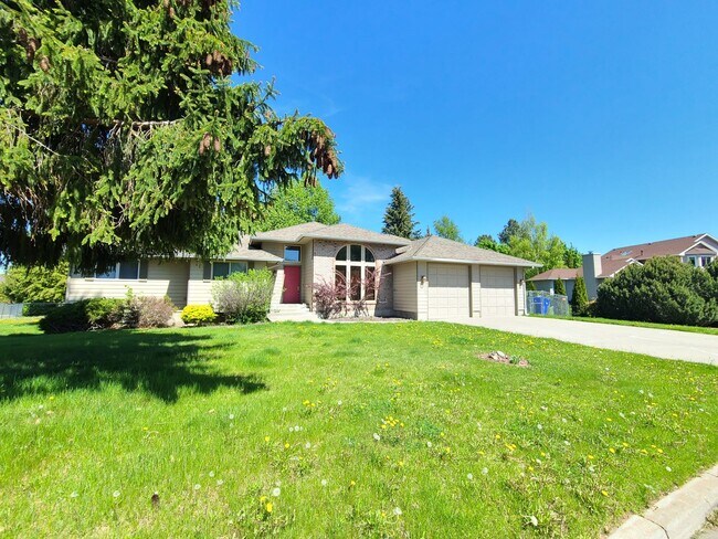 Building Photo - $3,400- 5 Bed / 3 Bath Beautiful Home in Upper South Hill