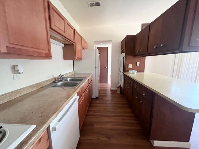 Building Photo - Charming 2-bedroom, 1-bath duplex with a yard