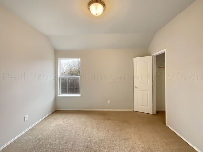 Building Photo - 2053 Leonard Ranch Rd