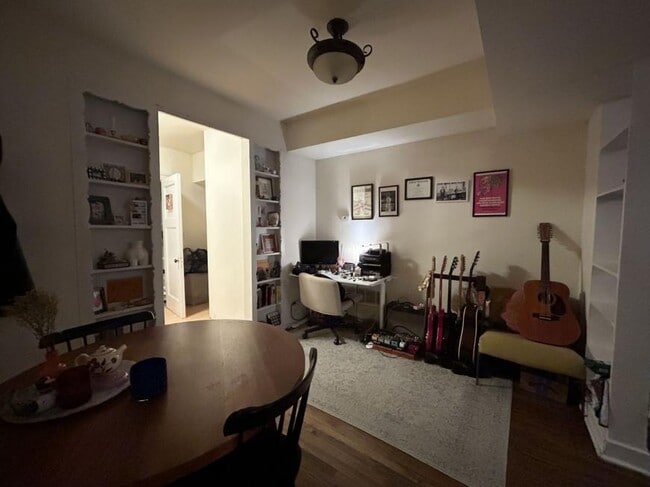 Building Photo - 1 bedroom in Chicago IL 60625