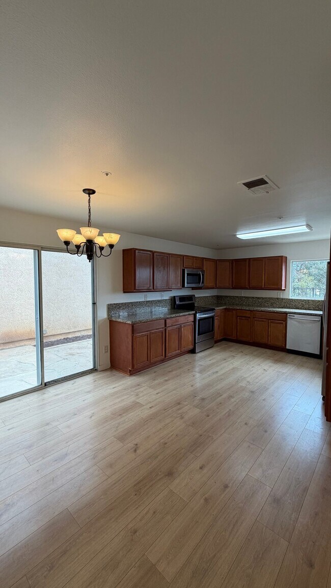 Building Photo - 5709 Kensington Pl