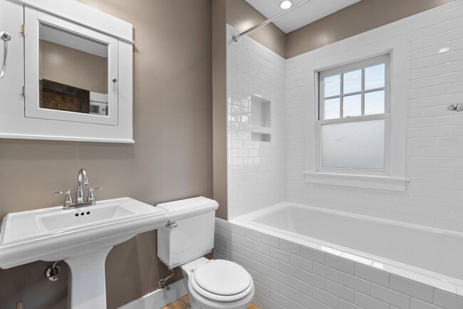 Building Photo - 3 Bed 2.5 Bath - Takoma Park Craftsman - Spacious Rear Deck