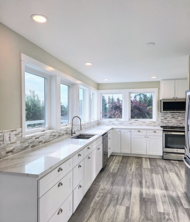 Building Photo - Newly Remodeled 2 Bedroom Home & ADU For R...