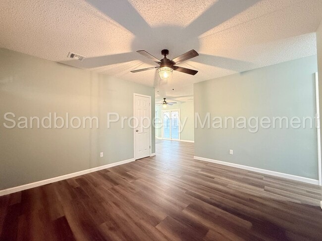 Building Photo - For Lease | Pratville | Available Now!