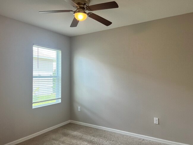 Building Photo - 136 Fall Glo Rd