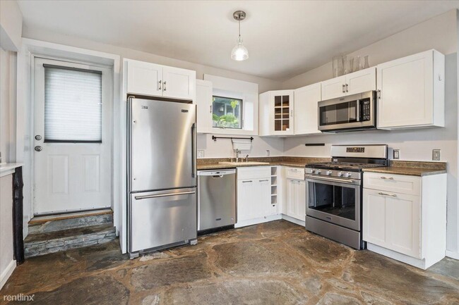 Building Photo - Studio, 1 bath House - 624 Quinnipiac Aven...