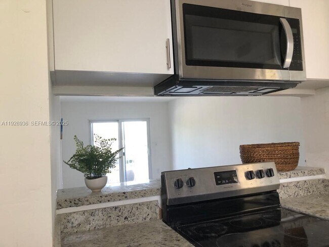 Building Photo - 665 NE 83rd Terrace