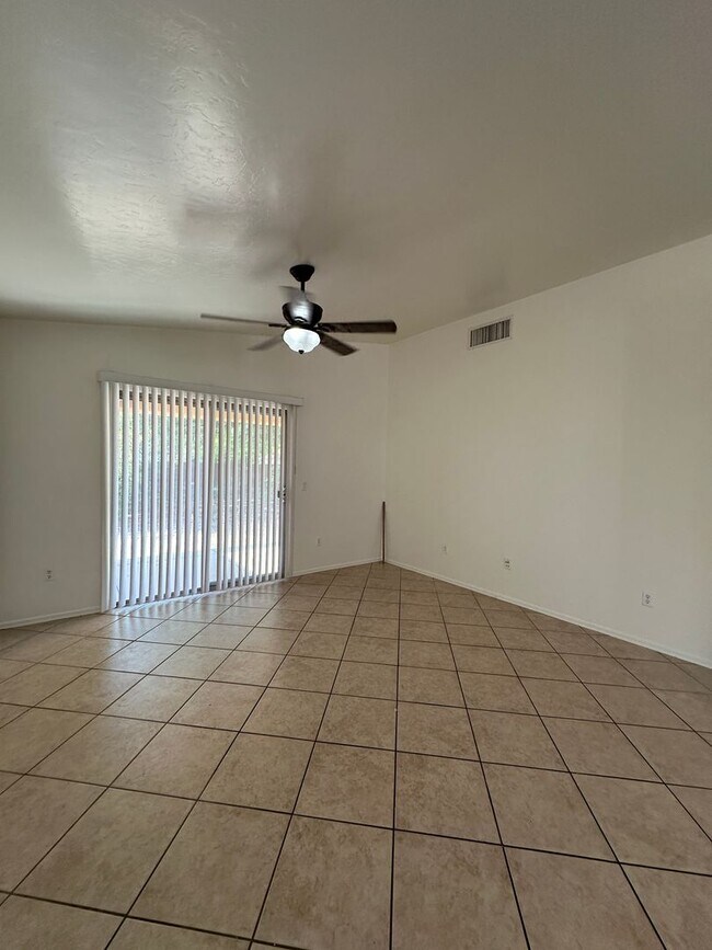 Building Photo - Beautiful 3 Bed 2 Bath House!!