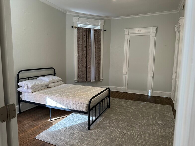 Building Photo - 624 Jefferson Ave