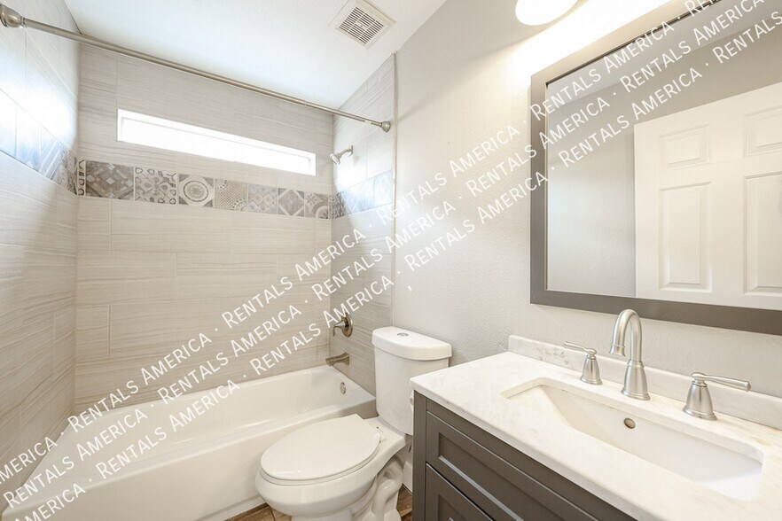 Building Photo - 2305 E Cherry Hills Pl