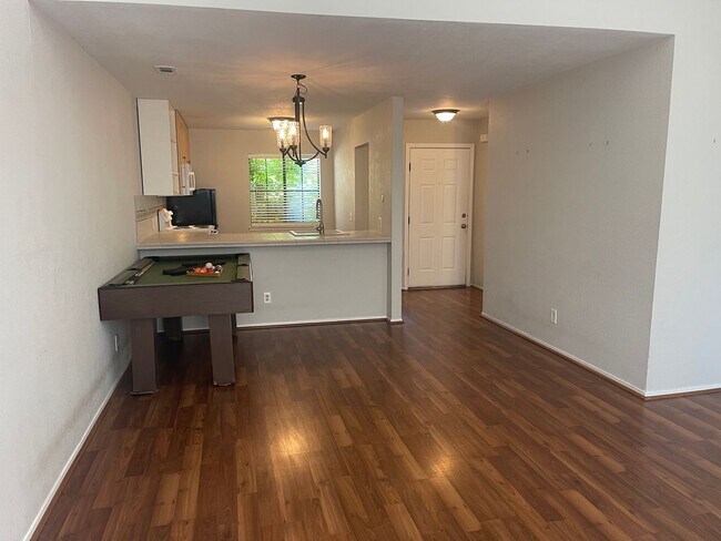 Building Photo - 2br/2ba condo with attached garage