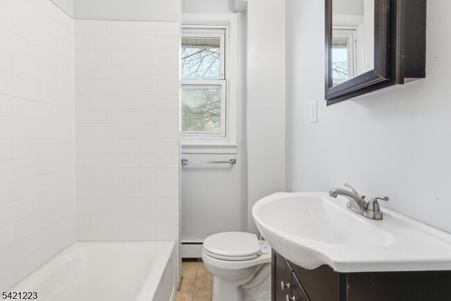 Building Photo - 70 Valley St