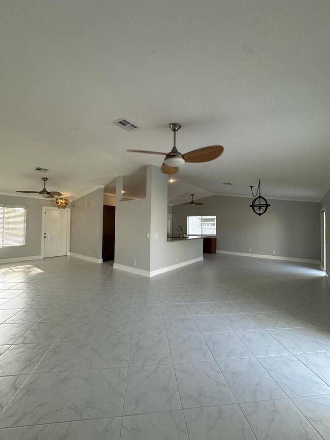Building Photo - 5810 NW 37th Ave