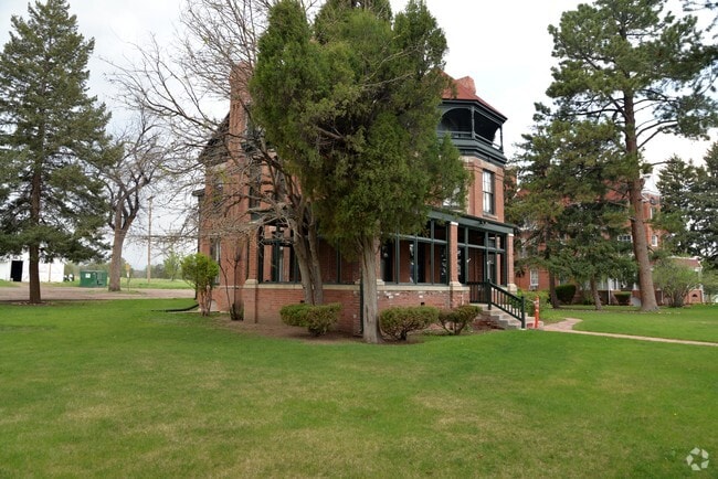 Building Photo - Friends Apartments