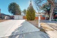 Building Photo - **Great Home** 3 Bed | 2 Bath | NE Heights | Quiet Neighborhood, Prime Location