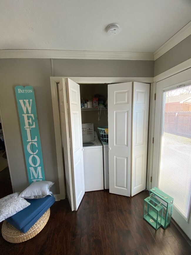 Building Photo - Contact Peggy 501 676 1758