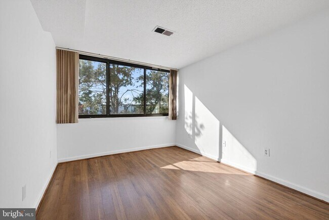 Building Photo - 16 S Van Dorn St