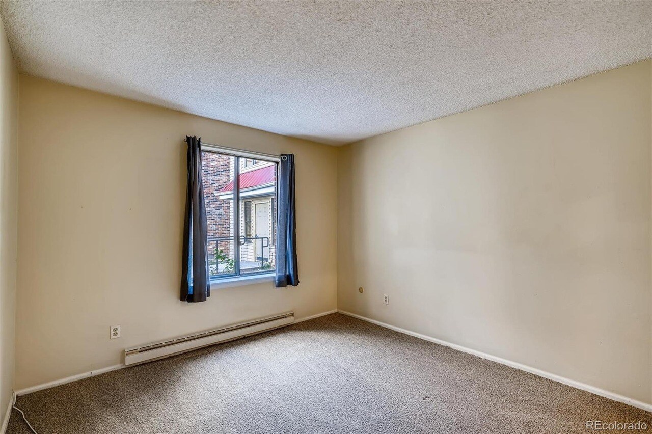 Building Photo - 14740 E Kentucky Dr