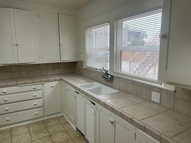 Building Photo - 1308 N Linden Ave