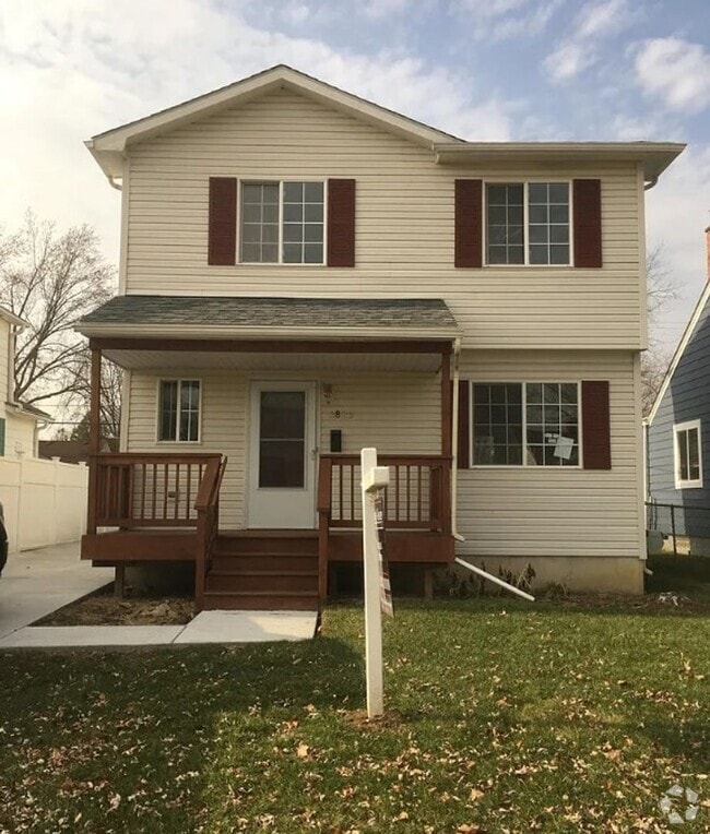 Building Photo - 3 Bedroom Single Family Home