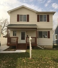 Building Photo - 3 Bedroom Single Family Home