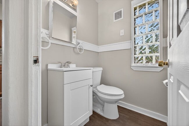 Building Photo - Spacious 3 bed 1.5bath Brick Colonial **Open House Sat June 6th from Noon to 1pm**