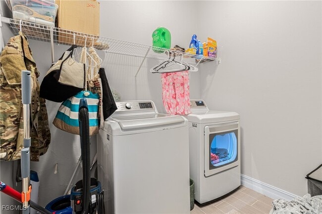 Building Photo - 607 Parkshore Lk Ave