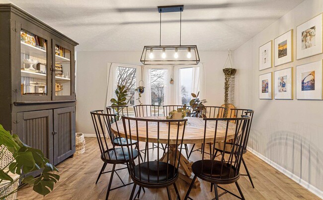 Building Photo - Gorgeous Millard Home!!