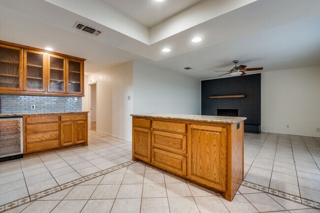 Building Photo - MODERN HOME IN THE HEART OF FORT WORTH!