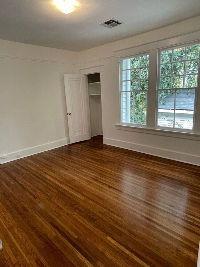 Building Photo - Huge 4BD/2.5BA with Sunroom and Backyard