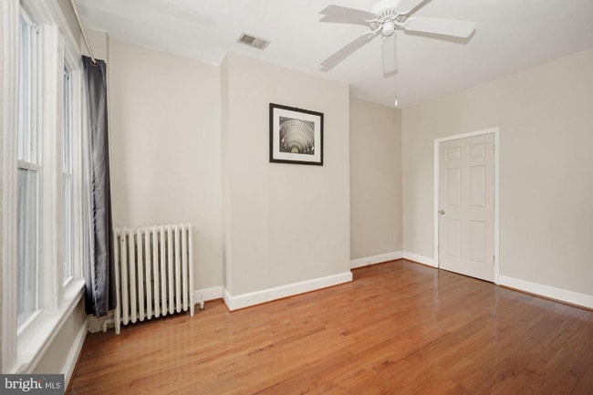 Building Photo - 633 8th St NE