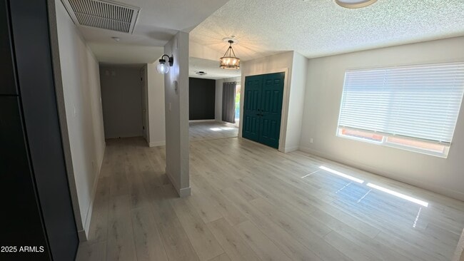 Building Photo - 7317 S Palm Dr