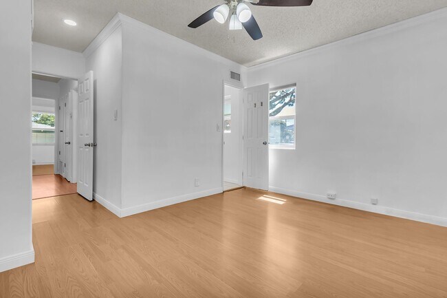 Building Photo - 1833 Lees Ave