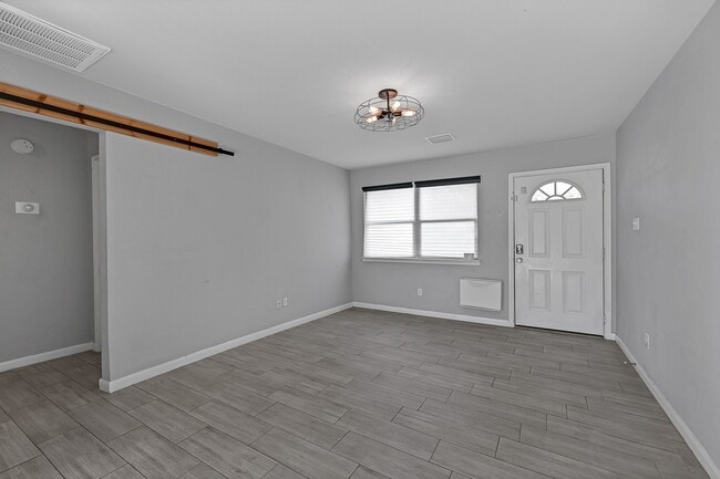 Building Photo - 6705 Sherwood Dr