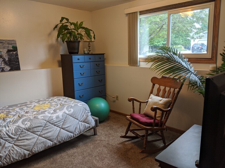 Bedroom - 1014 10th Ave N