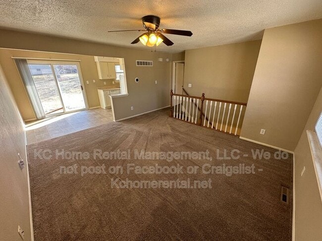 Building Photo - 405 NE Westwind Dr